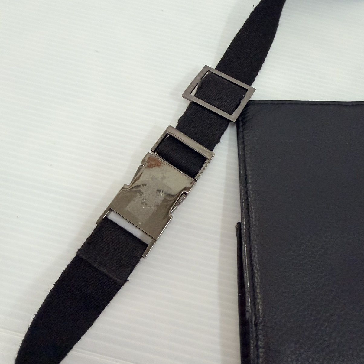 Yves Saint Laurent YSL Beaute Leather Makeup Accesories Bag Size ONE SIZE - 6 Thumbnail
