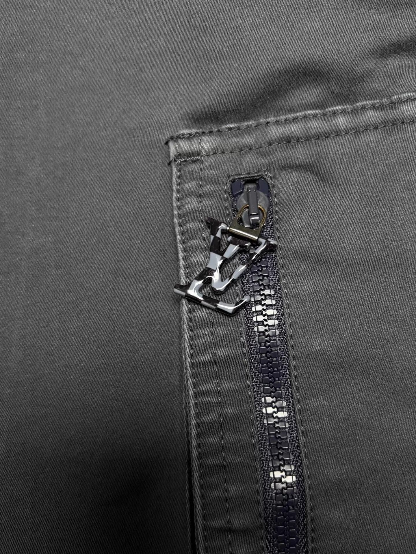 Louis Vuitton LV Men's Cargo Pants 40 Black-Grey Size US 40 / EU 56 - 3 Thumbnail