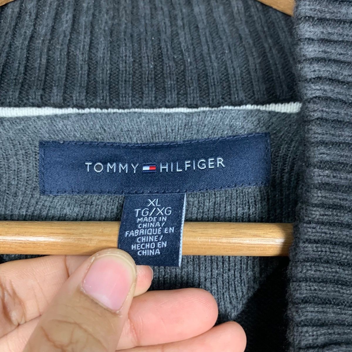 Tommy Hilfiger TOMMY HILFIGER Plain Zipper Sweater #1911-C83 Size US XL / EU 56 / 4 - 15 Thumbnail