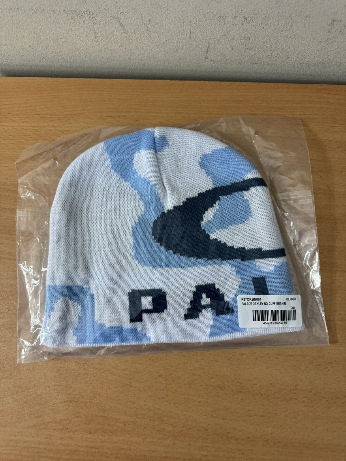 Oakley × Palace Palace Oakley Beanie Cloud White | Grailed