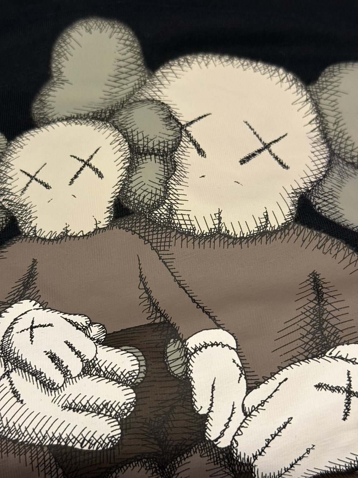 Kaws × Uniqlo KAWS X Uniqlo UT Short Sleeve Graphic T-Shirt Size US L / EU 52-54 / 3 - 3 Thumbnail