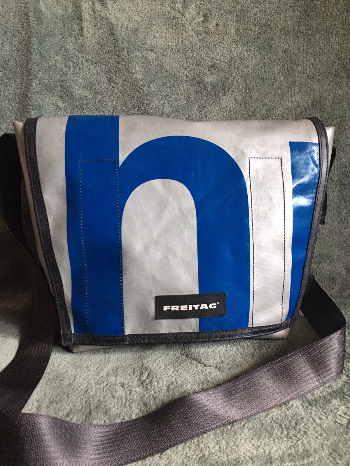 Freitag FREITAG F12 Dragnet Recycle Material Shoulder Bag | Grailed