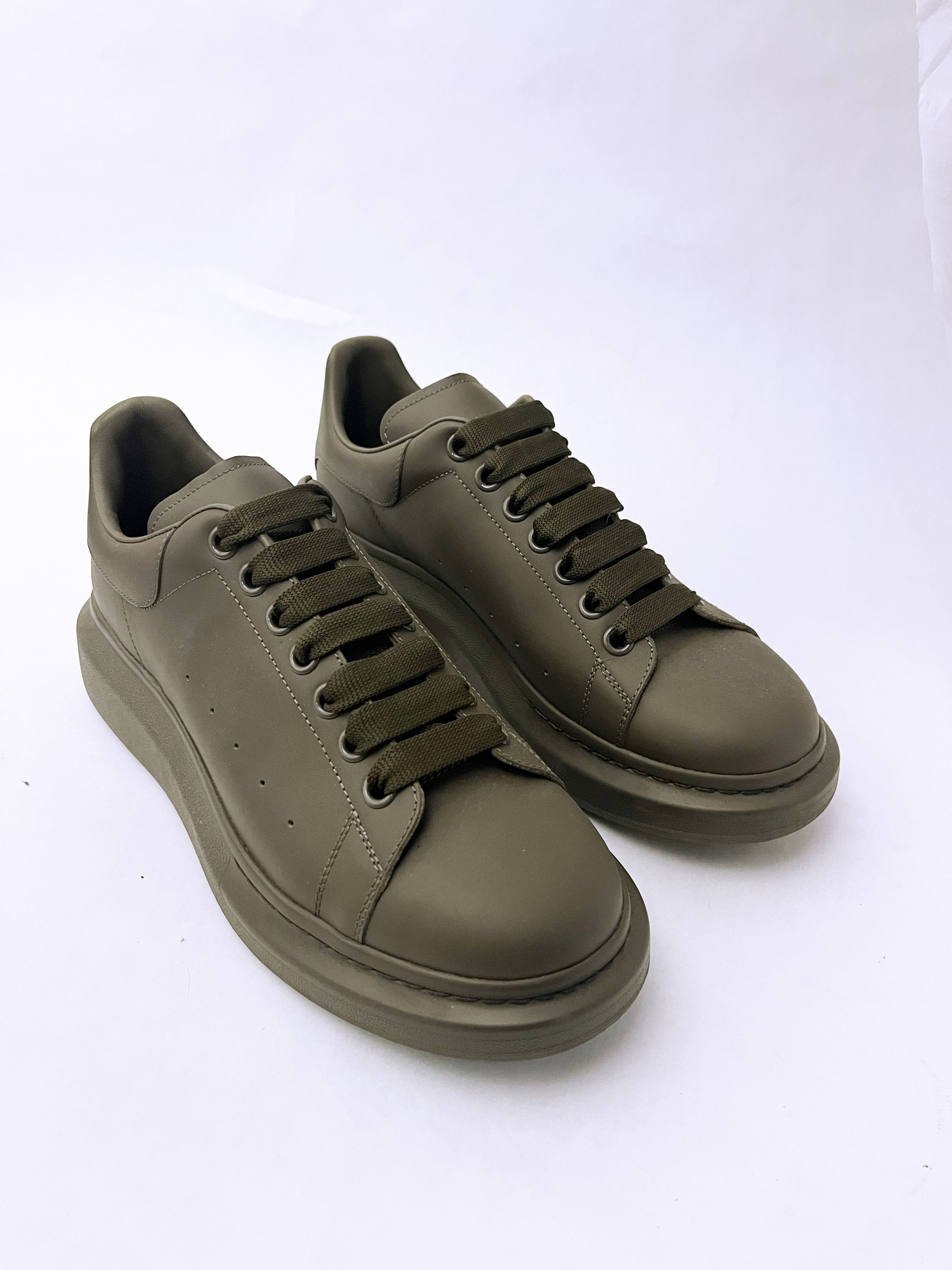 Alexander McQueen NEW - Alexander McQueen - Larry Oversized sneakers in Khaki Size US 9 / EU 42 - 2 Thumbnail