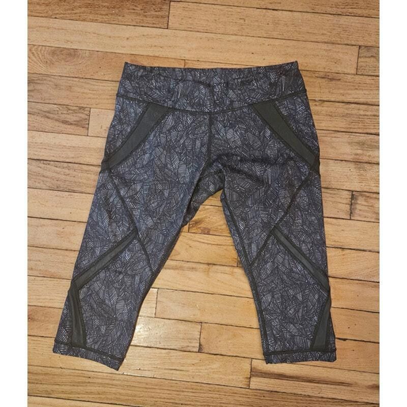 Designer Lululemon Women's Black & White Leaf Print Leggings - Size 8 Size 32" / US 10 / IT 46 - 1 Thumbnail