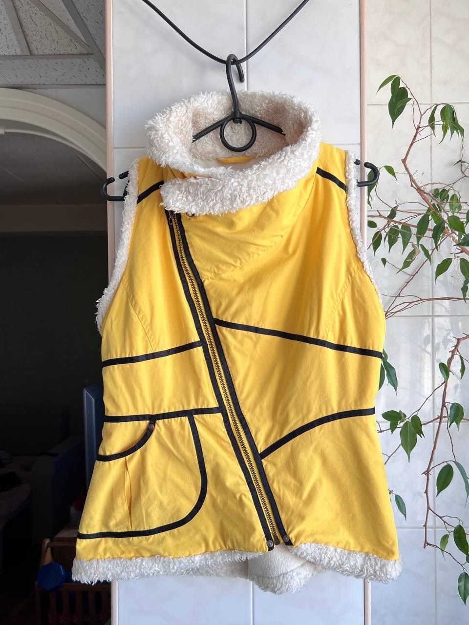 Diesel Vintage DIESEL Archive Avantgarde Y2K Vest Faux Fur Jacket Size M / US 6-8 / IT 42-44 - 1 Thumbnail