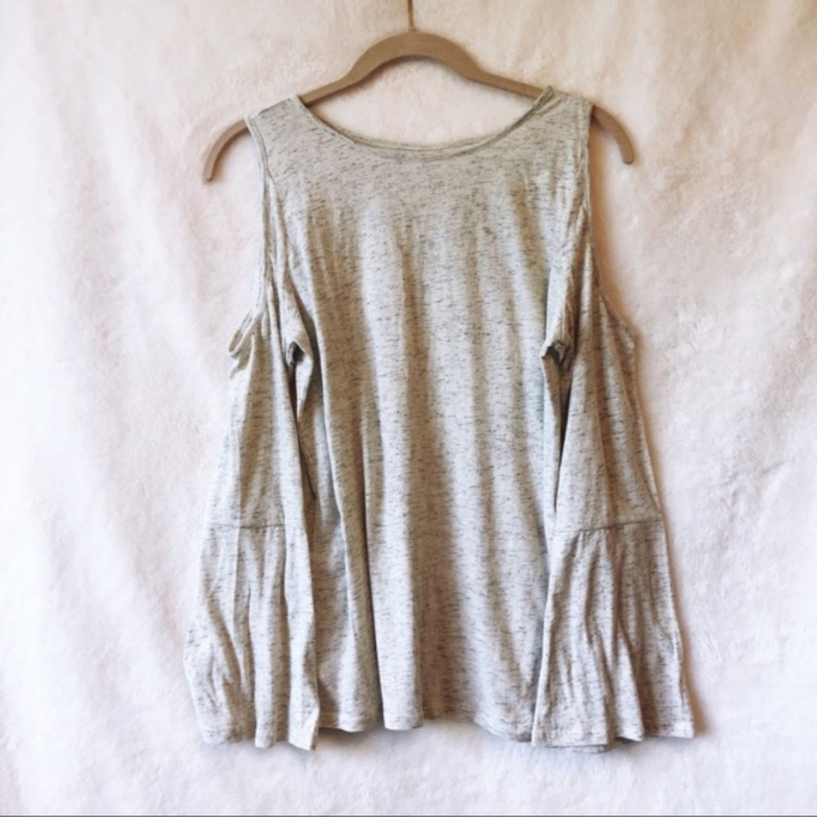Loft LOFT Light Grey Cold Shoulder Bell Sleeve Top Size S / US 4 / IT 40 - 1 Thumbnail