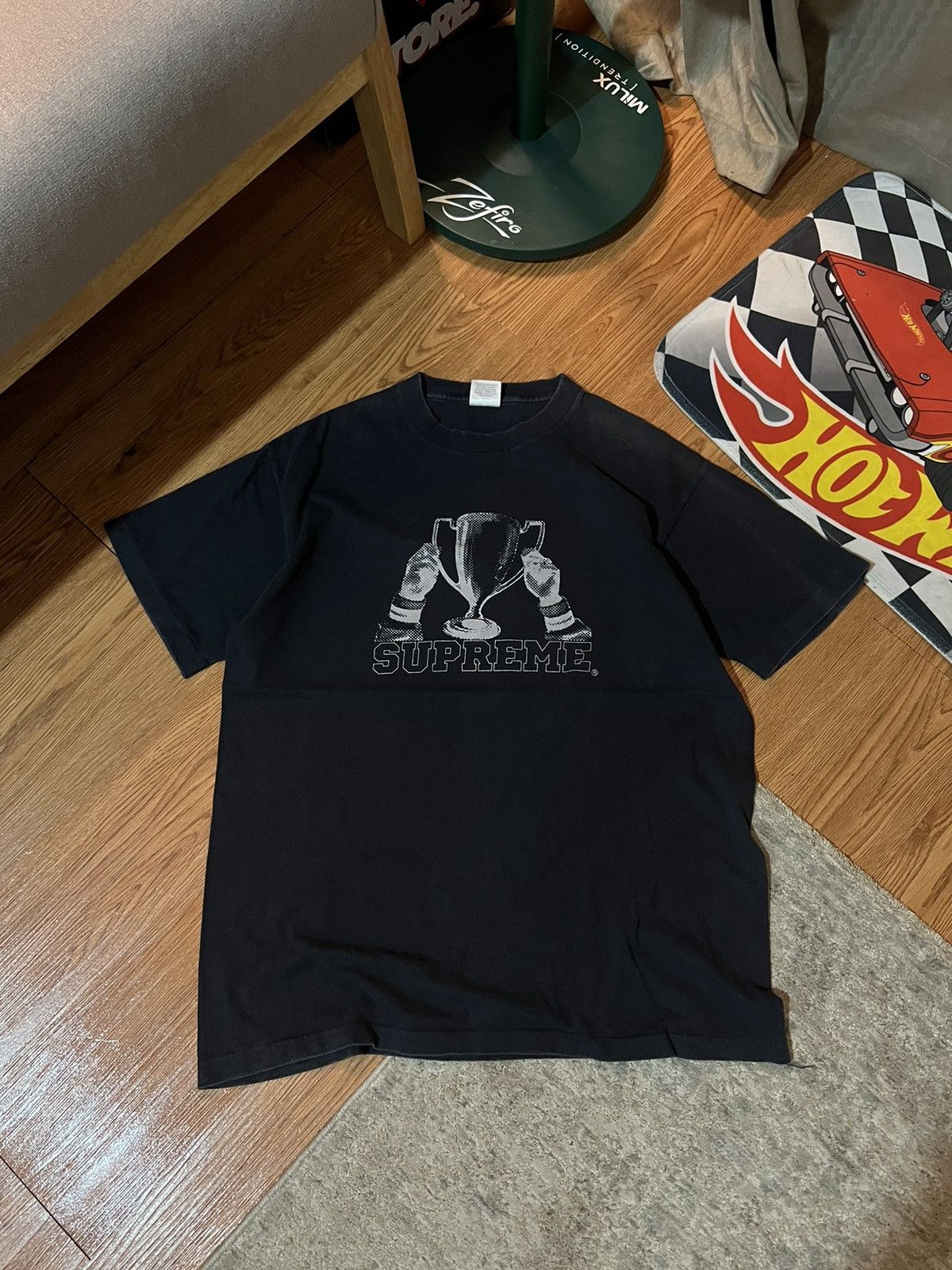 Supreme Vtg Supreme Trophy Tee 1998 Size US L / EU 52-54 / 3 - 1 Thumbnail