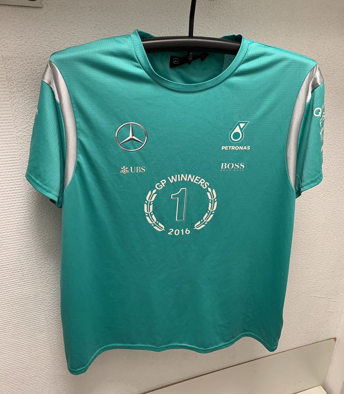 Mercedes-Benz Mercedes Benz GP Winners Petronas 1 2016 Xl size t-shirt bos Size US XL / EU 56 / 4 - 1 Thumbnail