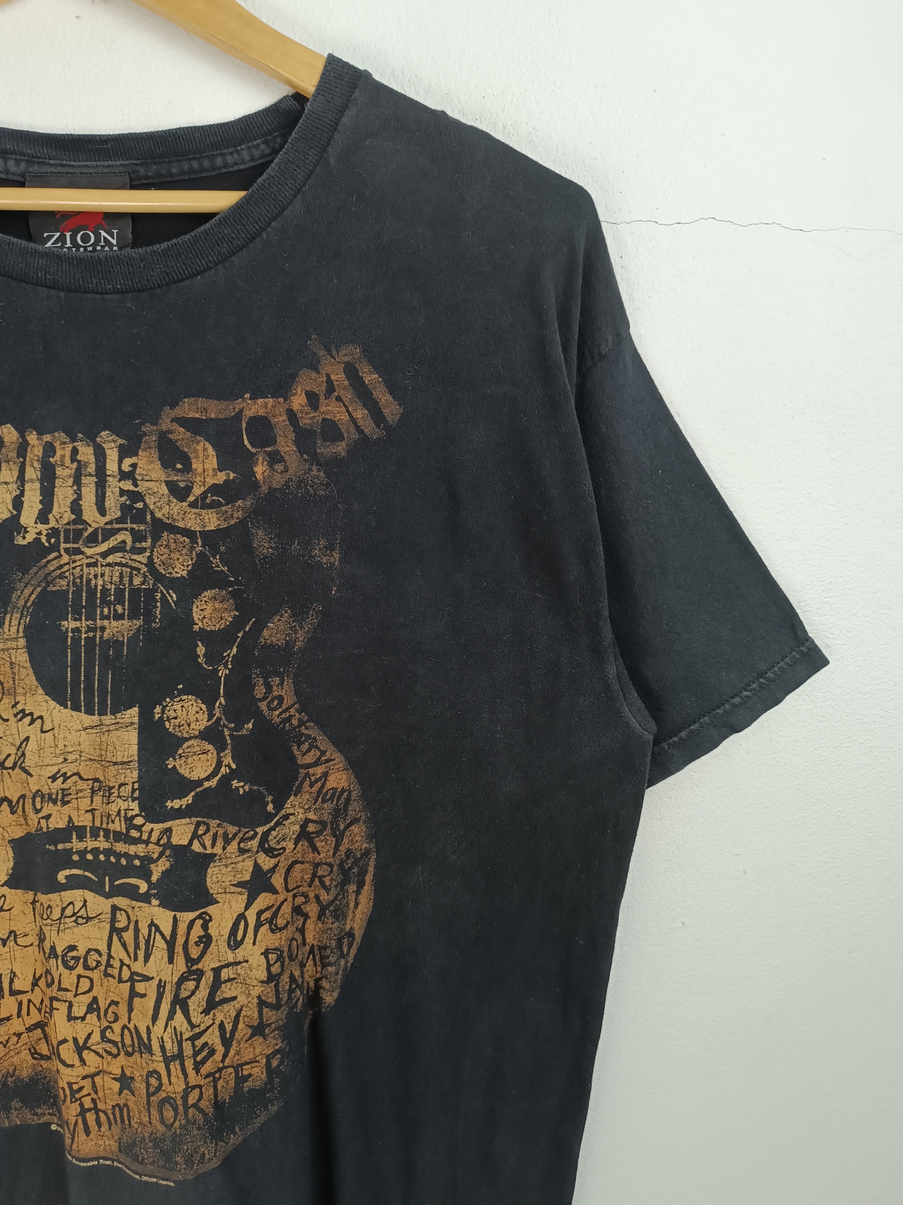 Band Tees VINTAGE '07 JOHNNY CASH GUITAR TEE dylan elvis neil young Size US L / EU 52-54 / 3 - 6 Thumbnail