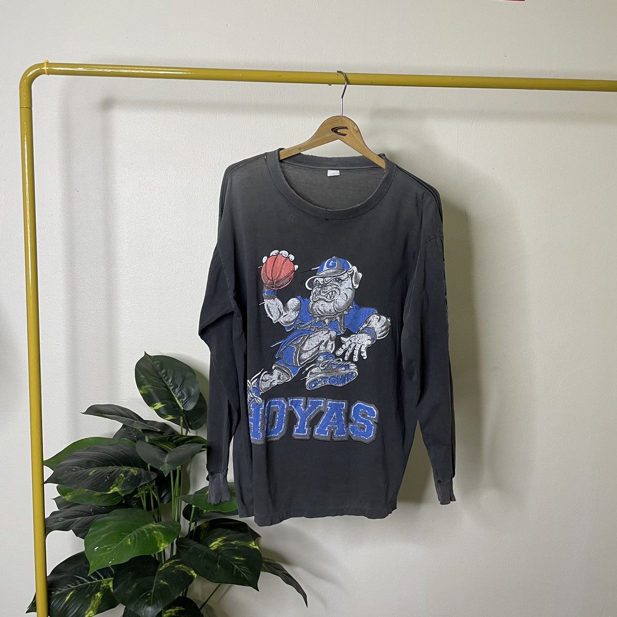 Vintage Vintage 1980s Georgetown Hoyas Sunfaded Distressed L/S Size US L / EU 52-54 / 3 - 1 Thumbnail