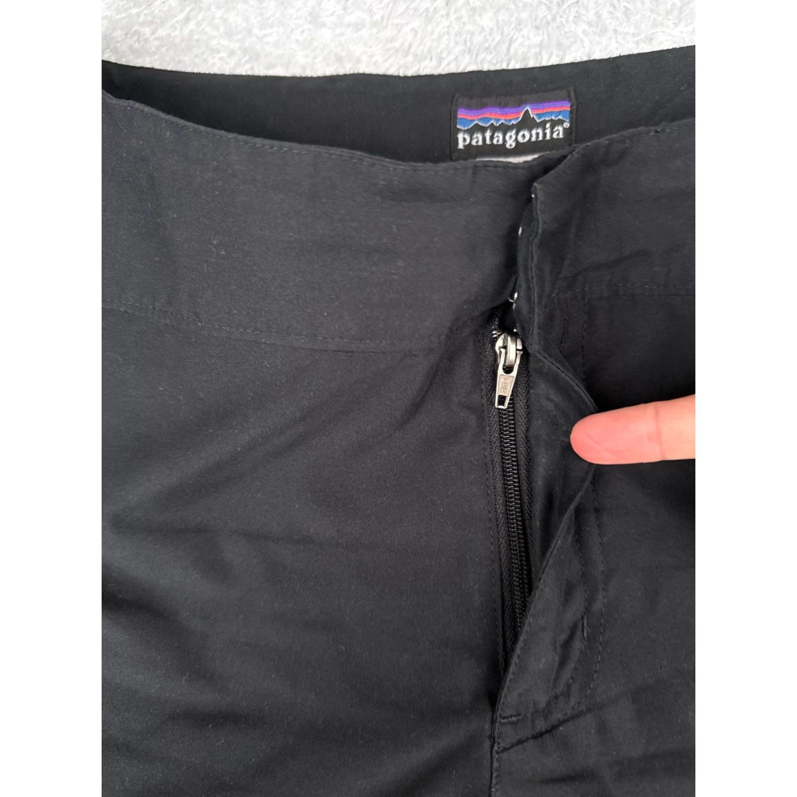 Patagonia Patagonia Pants Women 10 Black Duway Capris 100% Polyester Hiking Outdoor Casual Pants Capris Size 32" / US 10 / IT 46 - 5 Thumbnail