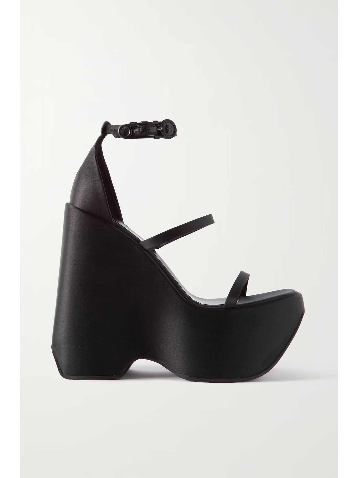 o1y0226 Sandals in Black