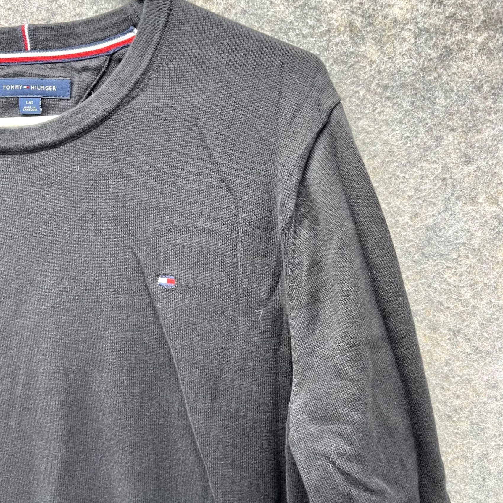 Tommy Hilfiger Tommy Hilfiger Sweater Men Large Adult Black Pullover Crewneck Sweatshirt Long Sleeve Size US L / EU 52-54 / 3 - 3 Thumbnail