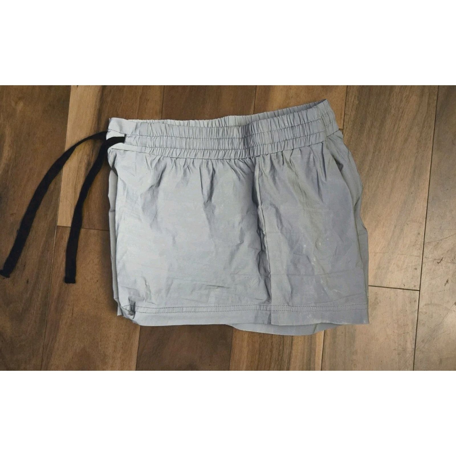 Forever 21 Forever 21 Reflective Shorts Silver Run Night Zip M 6-8 Size 28" / US 6 / IT 42 - 5 Thumbnail