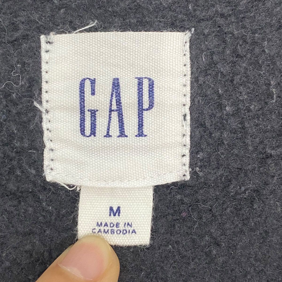 Other Vintage GAP Big Logo Embroidered Crewneck Sweatshirt Black Size US M / EU 48-50 / 2 - 5 Thumbnail