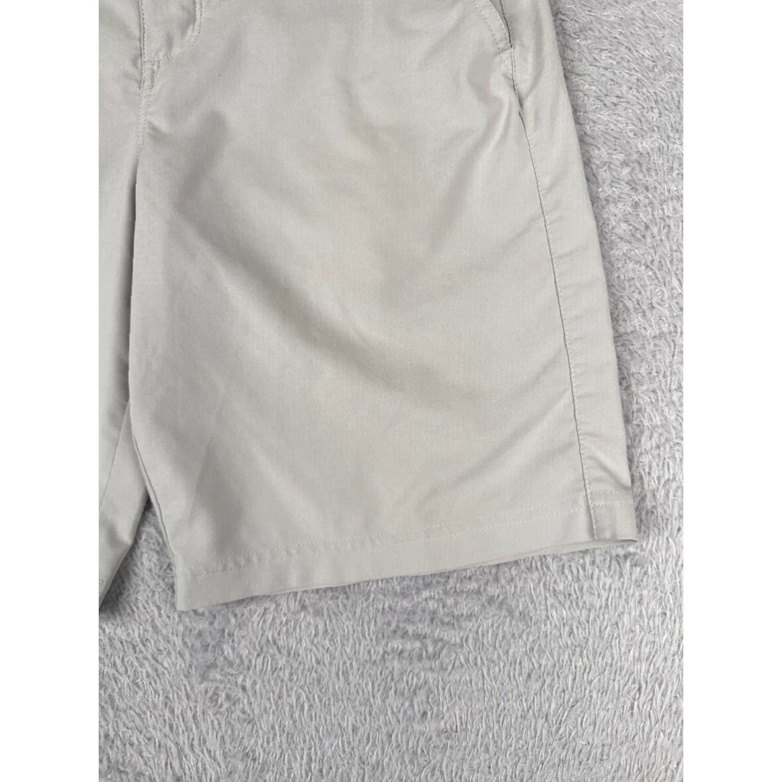 Vintage Columbia Men Shorts 30 Gray Beige Chino Polyester Linen PFG Golf Boating Fishing 30x10 Regular Elastic Waist Flat Front Casual Men Size US 30 / EU 46 - 2 Thumbnail