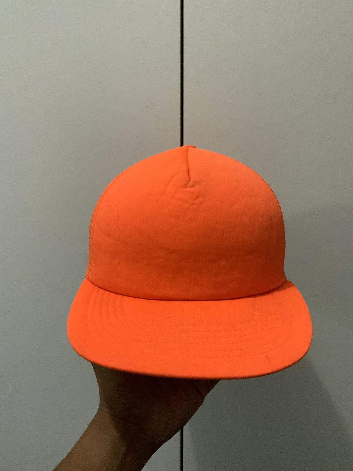 Vintage Vintage Orange Plain Fade Trucker Hat Cap Size ONE SIZE - 1 Thumbnail