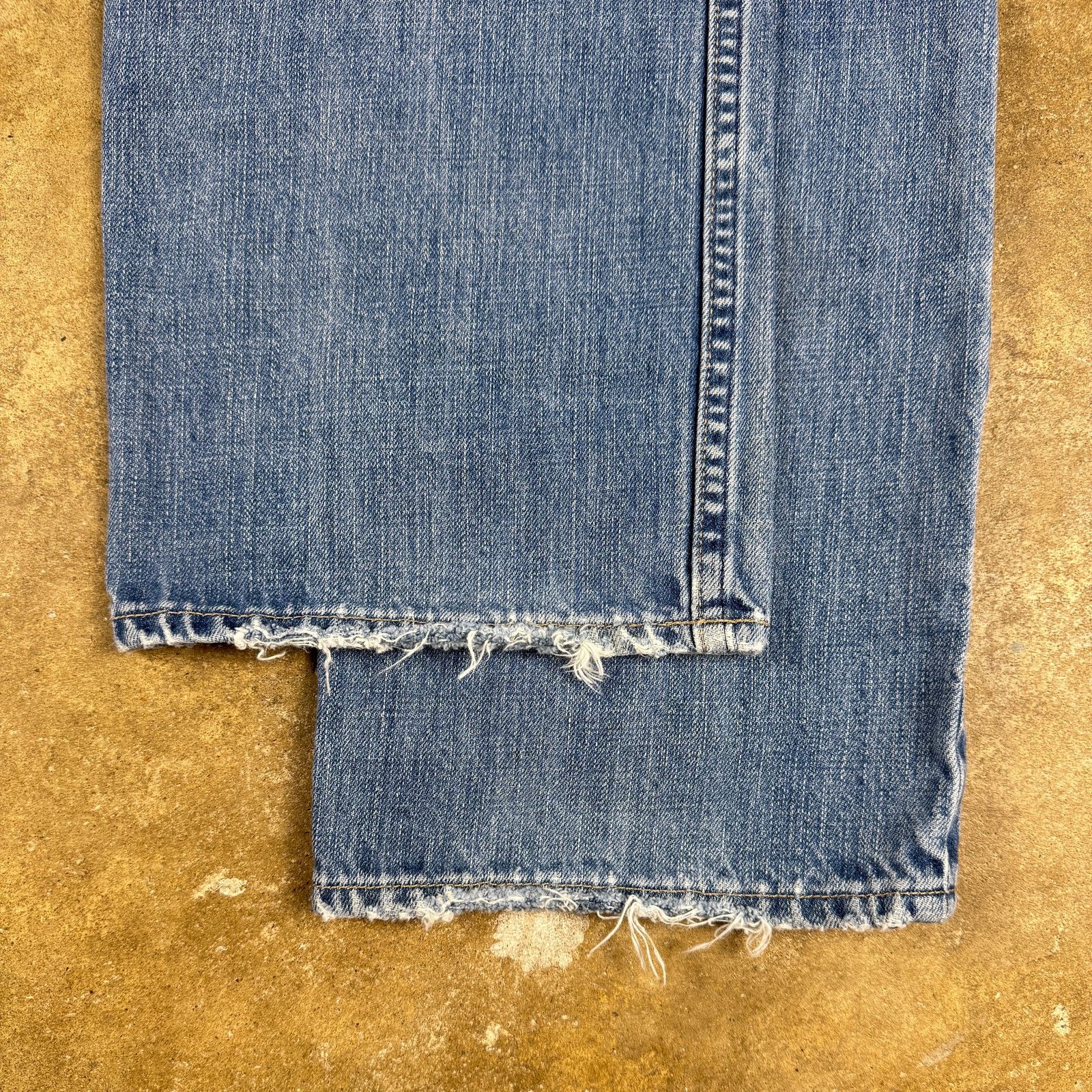 Gap Gap Easy Fit Vtg Men’s Jeans 31 Light Wash Distressed Hem Size US 31 - 6 Thumbnail