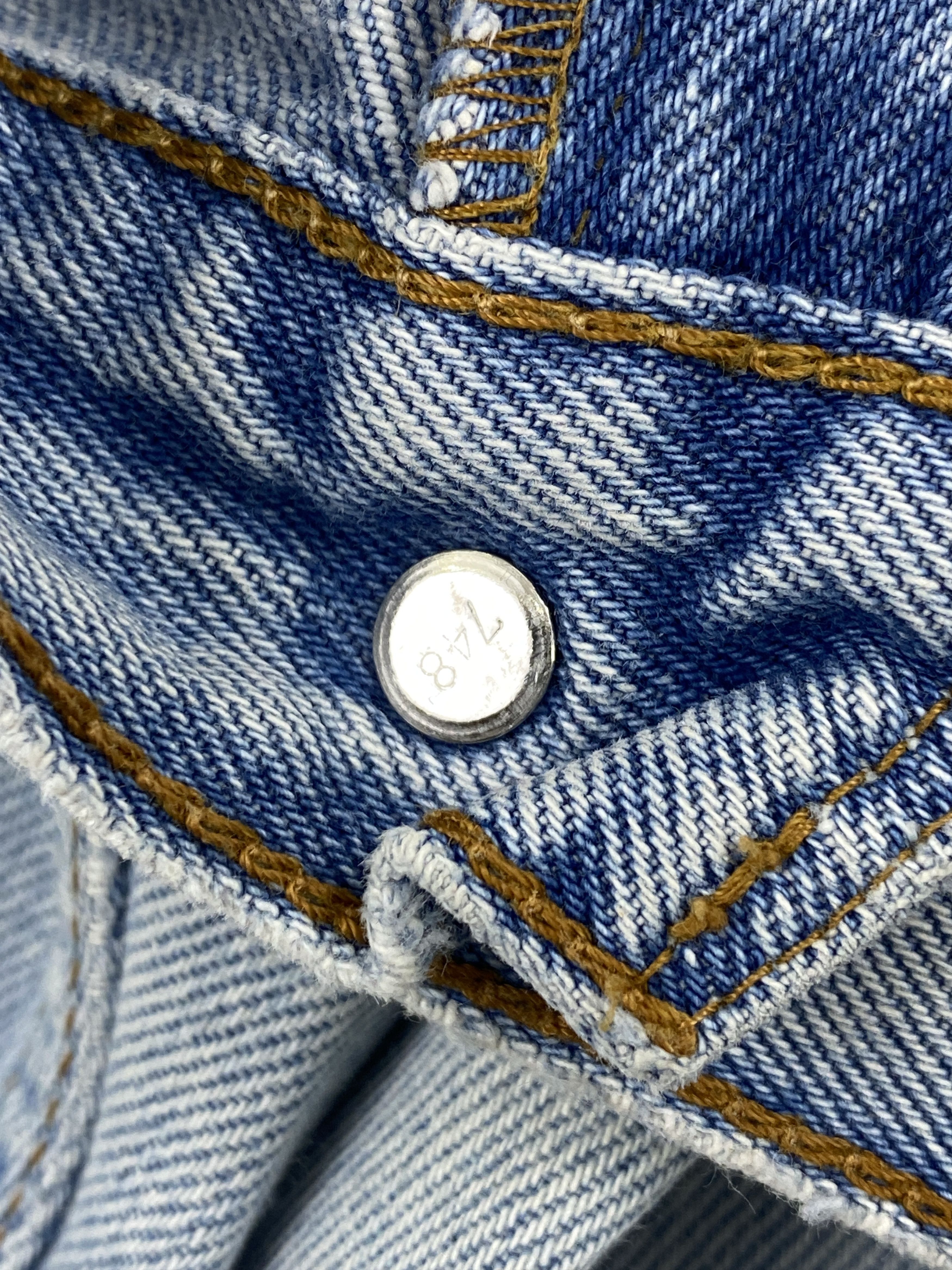 Levi's × Vintage Distressed Vintage 90s Levis 560 Light Wash Jeans DP2323 Size US 33 - 16 Thumbnail