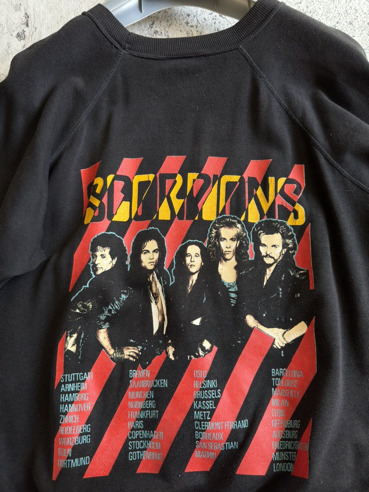 Band Tees Vintage 1988 SCORPIONS Savage Amusement Band Sweatshirt Tee Size US XL / EU 56 / 4 - 6 Thumbnail