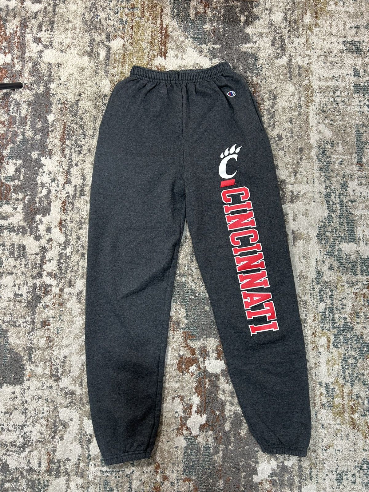 Champion Cincinatti Bearcats Collegiate Spellout Logo Sweatpants Size US 30 / EU 46 - 1 Thumbnail