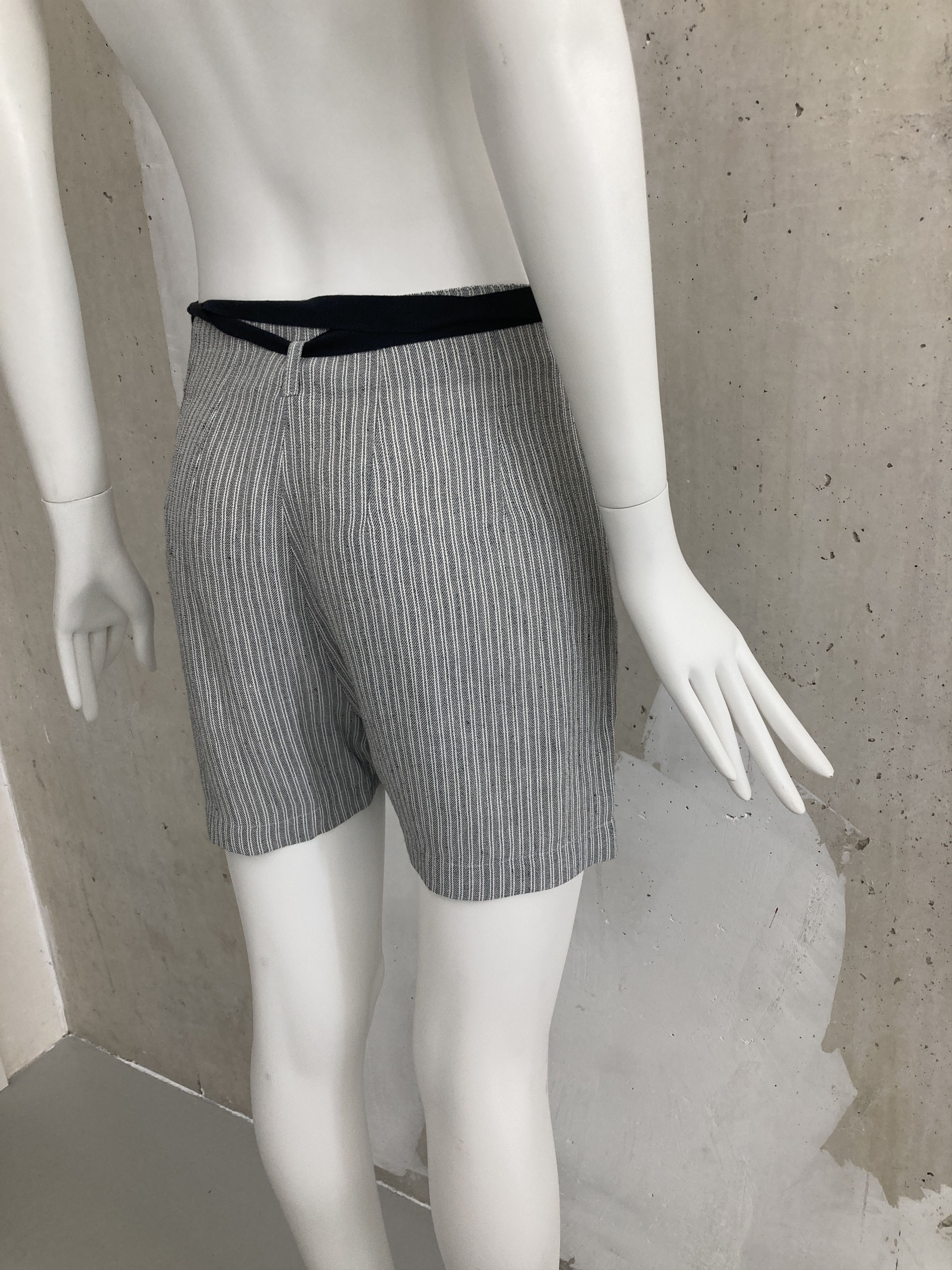 Ann Demeulemeester Early 90's Wrap Shorts Size 27" / US 4 / IT 40 - 5 Thumbnail