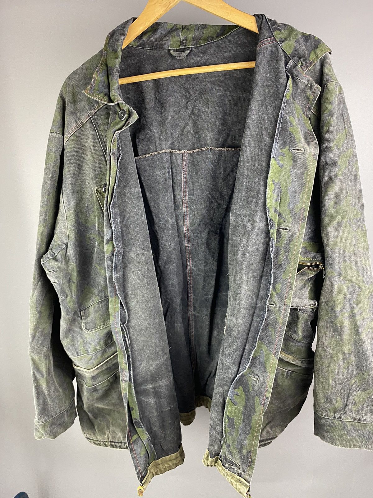 Vintage Rare Vintage Distressed Camo Hunting Jacket – Multi-Pocket Size US L / EU 52-54 / 3 - 12 Thumbnail