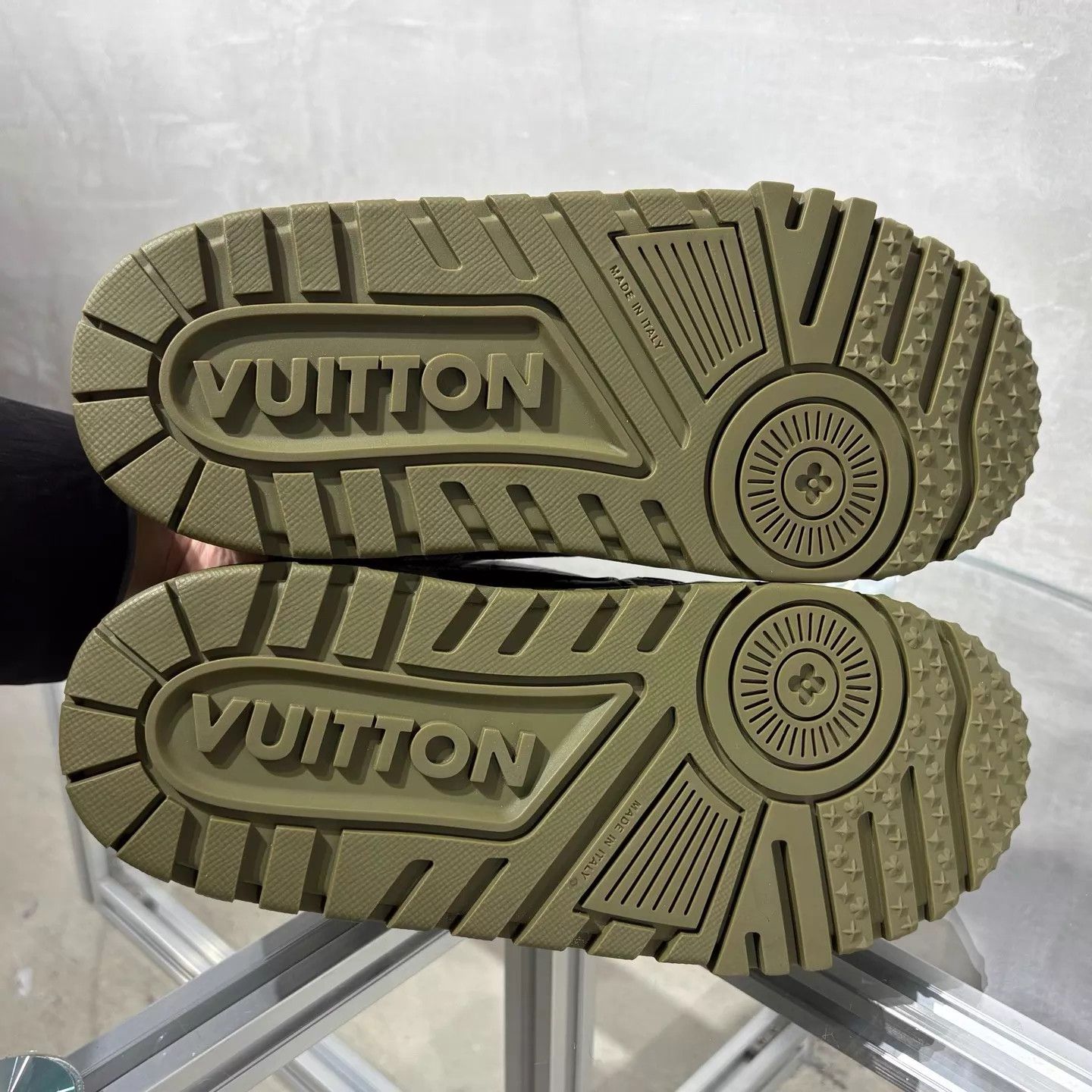 Louis Vuitton LV Trainer Pharrell x Camo Pang Ding UK8/42 Size US 9 / EU 42 - 7 Thumbnail