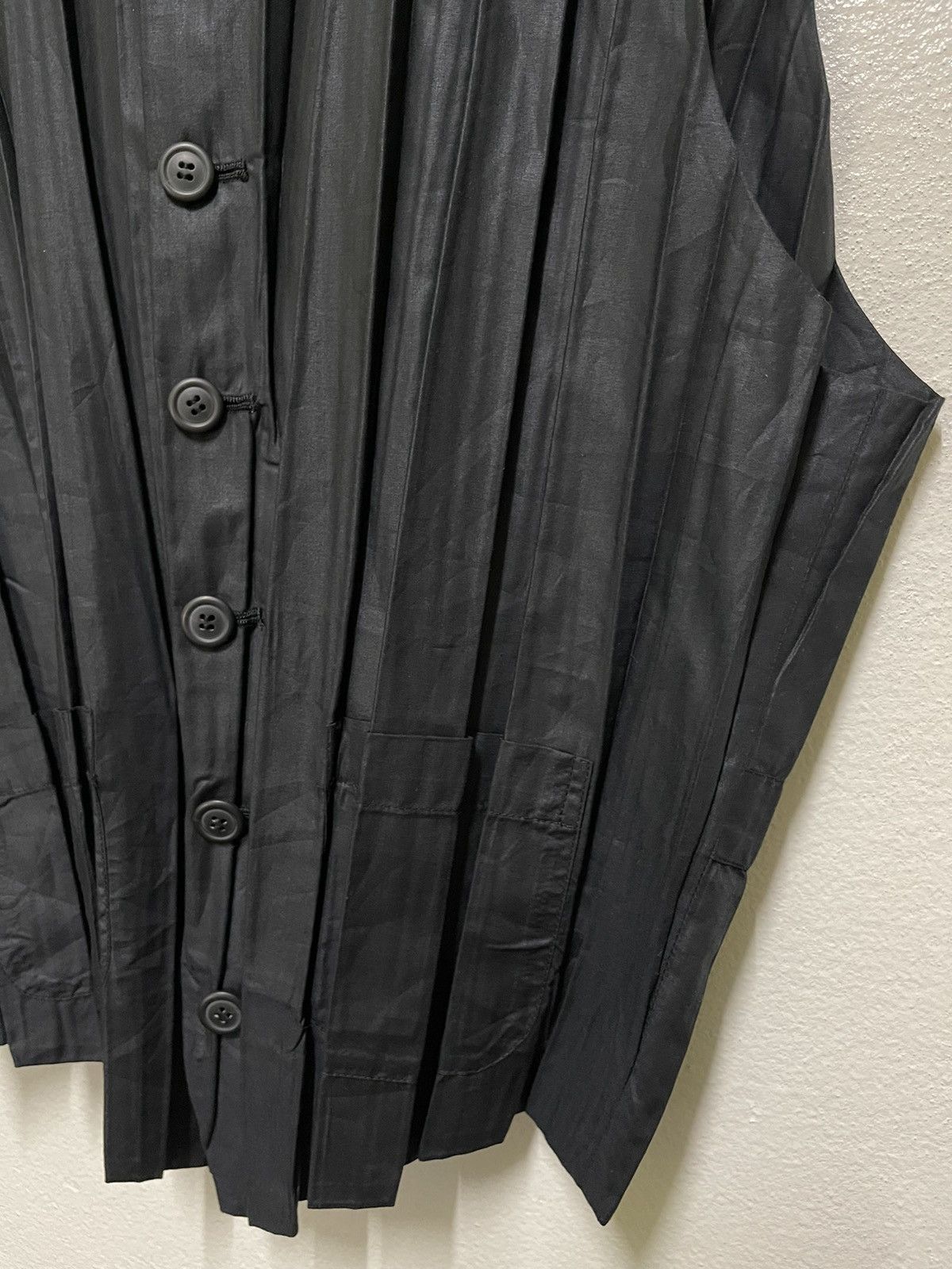 Issey Miyake × Japanese Brand Issey Miyake Men Vest Pleated Pocket Buckle Back SS1997 Size US L / EU 52-54 / 3 - 5 Thumbnail