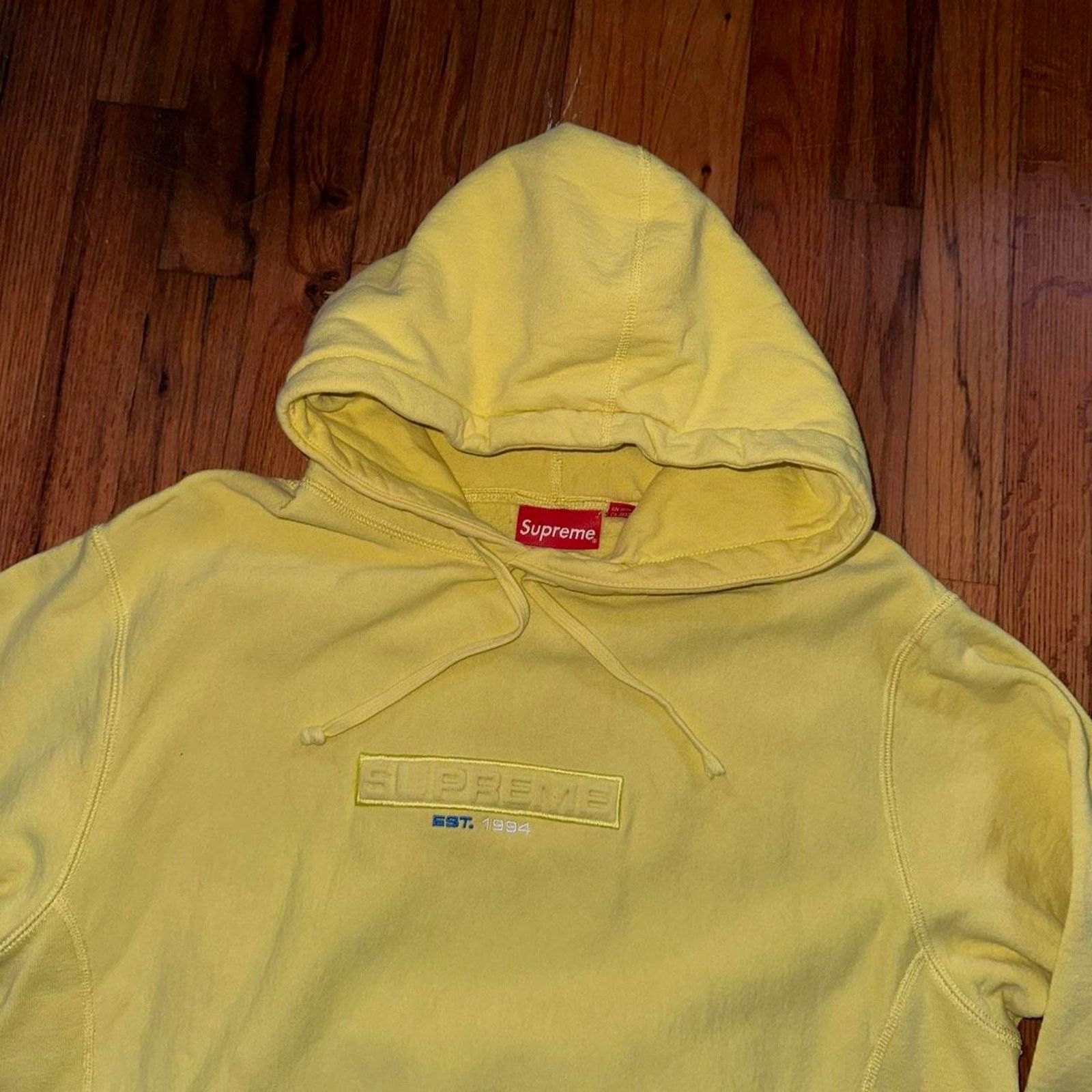 Supreme Supreme Embossed Logo Hooded Sweatshirt Lemon SS18 size L Size US L / EU 52-54 / 3 - 2 Thumbnail