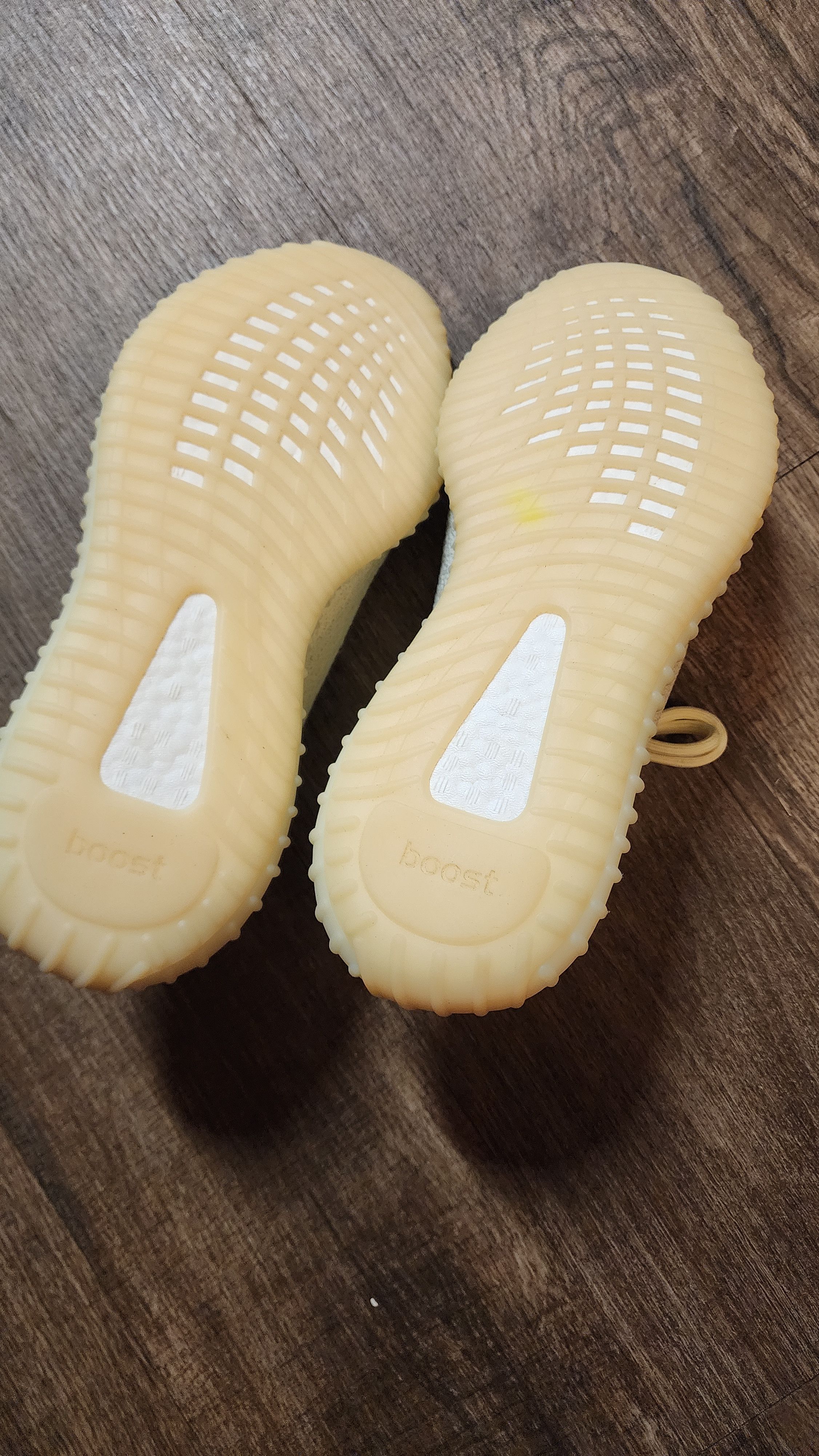 Adidas Yeezy 350 v2 butter Size US 9.5 / EU 42-43 - 4 Thumbnail