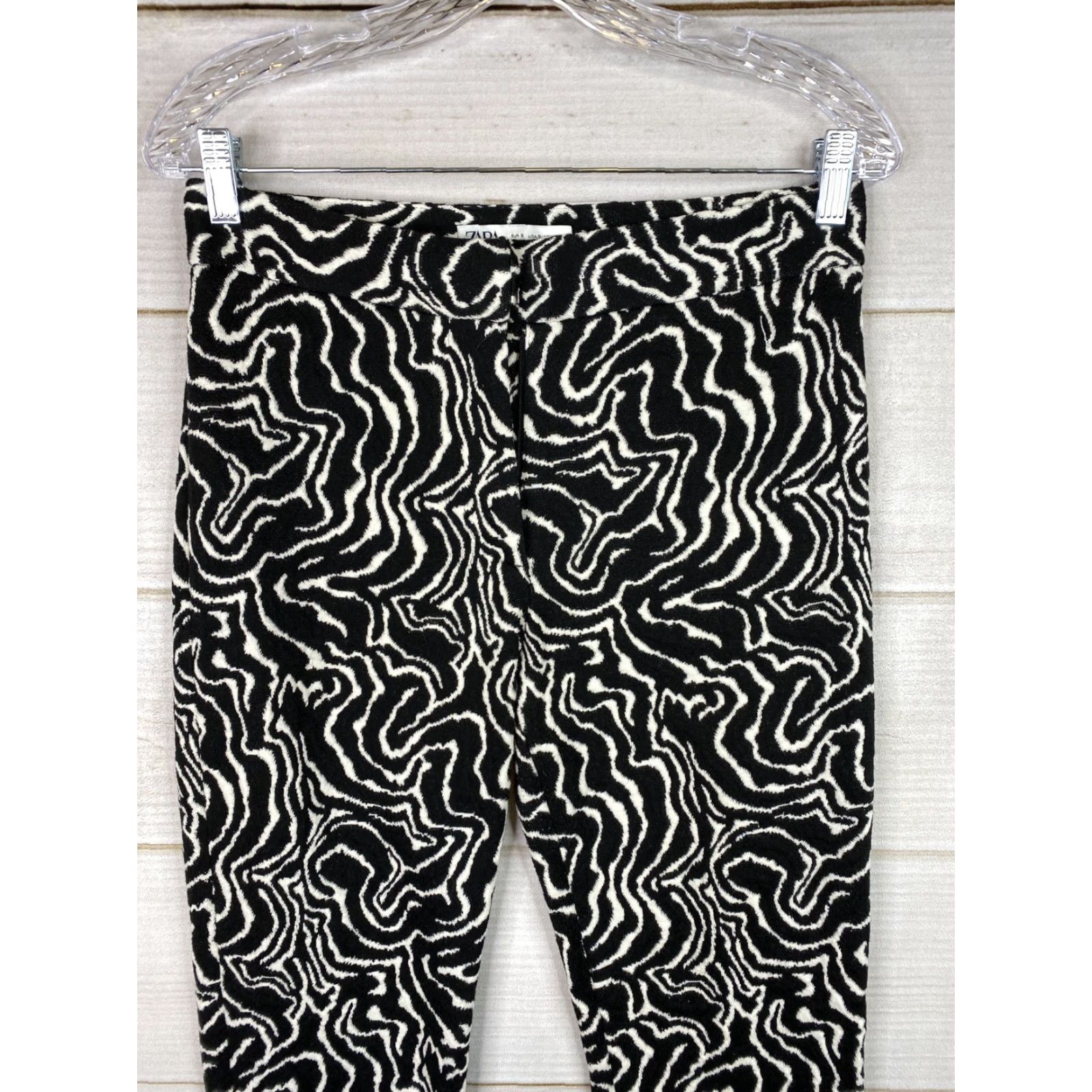 Zara Zara Pants Womens S Black White Knit Ankle Trousers Stretch Tapered Leg Multicolor Animal Print Pockets Fall Spring Summer Winter Size 28" / US 6 / IT 42 - 2 Thumbnail