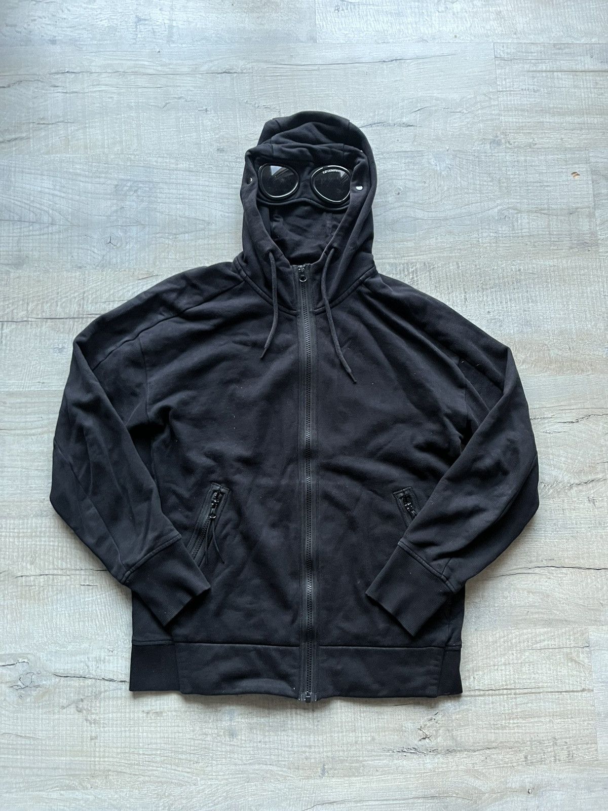 Cp company black goggle hoodie best sale