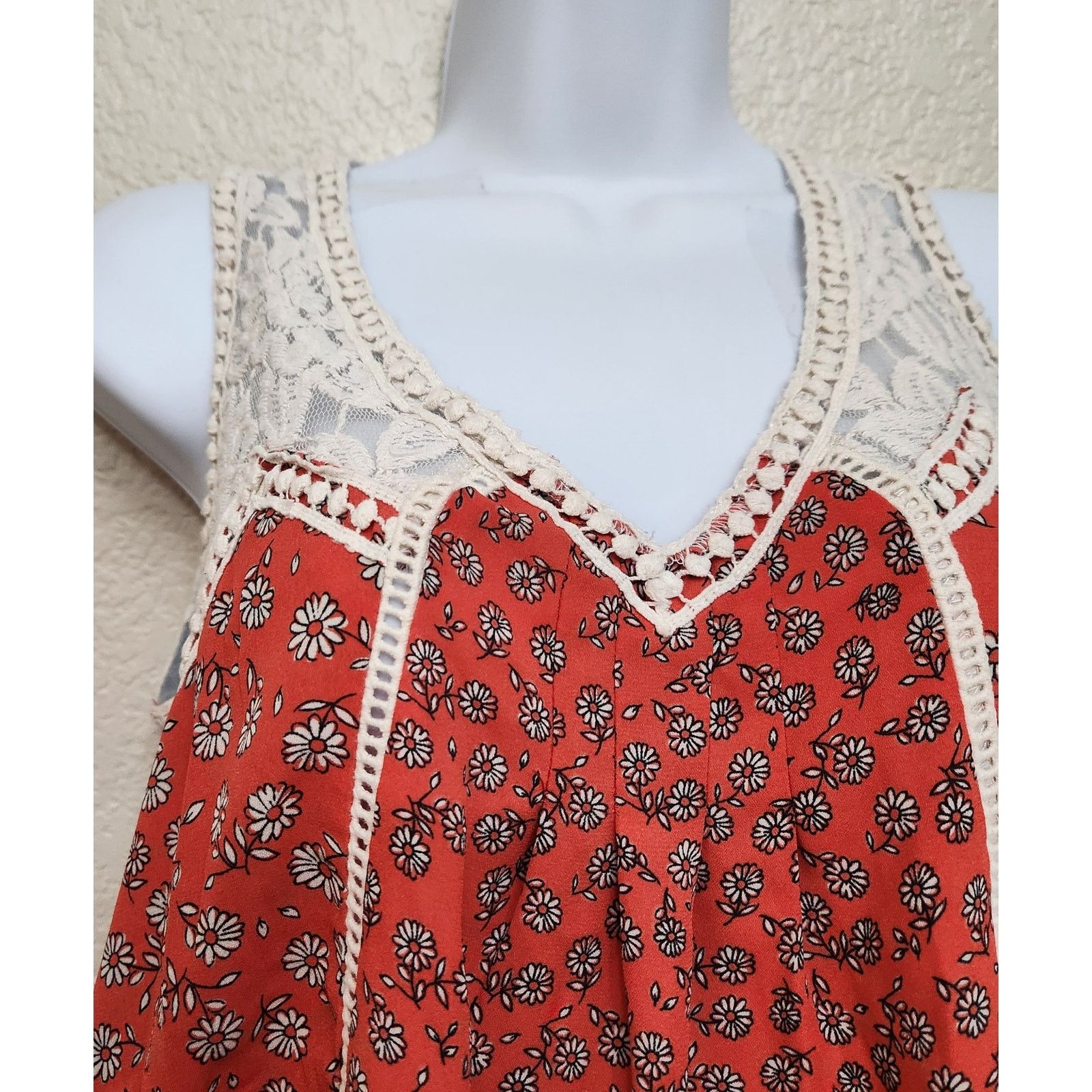 Other No Boundaries Gray Red Floral Lace Straps Tank Top Small Size S / US 4 / IT 40 - 2 Thumbnail