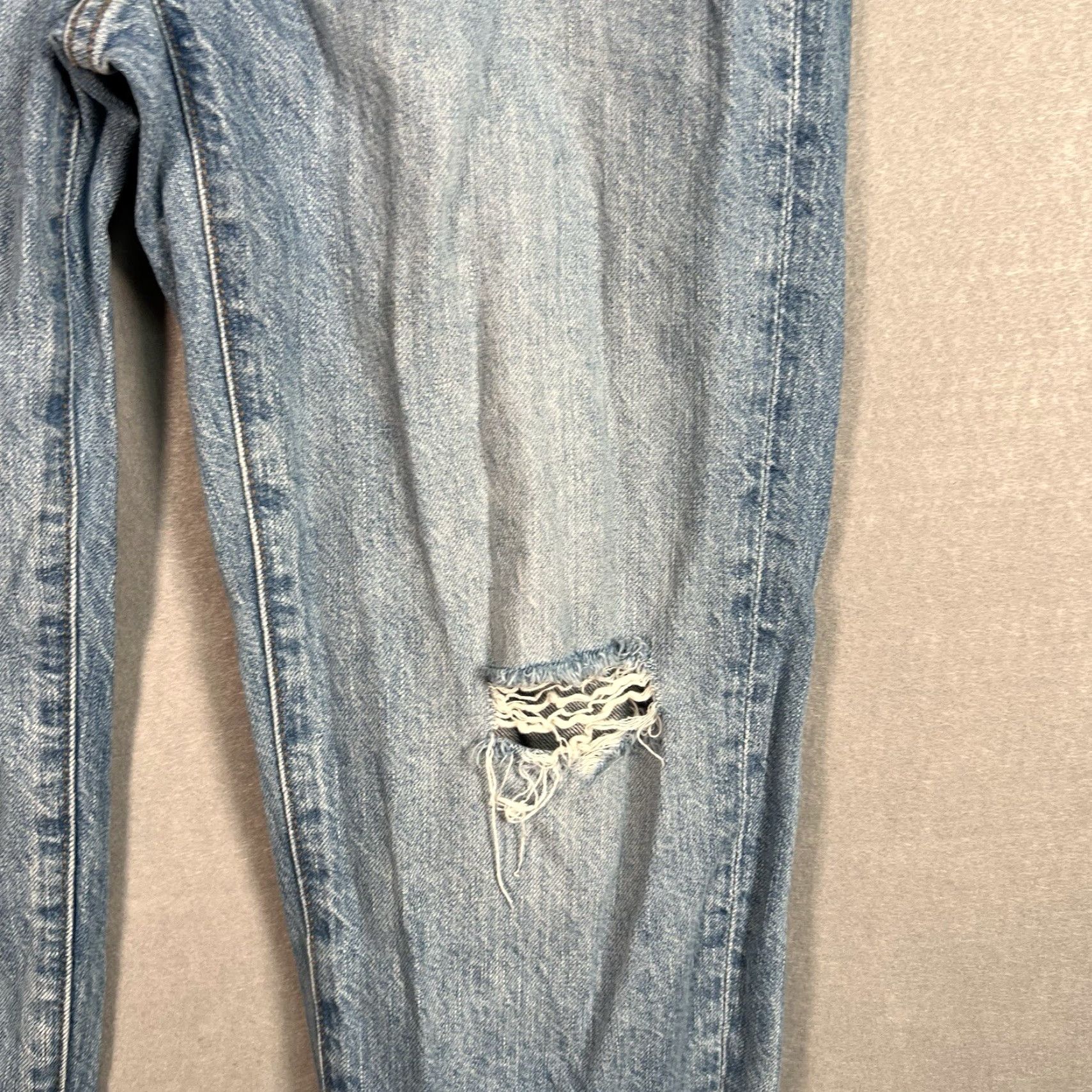 Uniqlo VINTAGE Uniqlo Slim Fit Jeans Womens 24 Light Wash Distressed 28 x 26 Denim Cotton Merchan Size 42" / US 20 - 7 Thumbnail