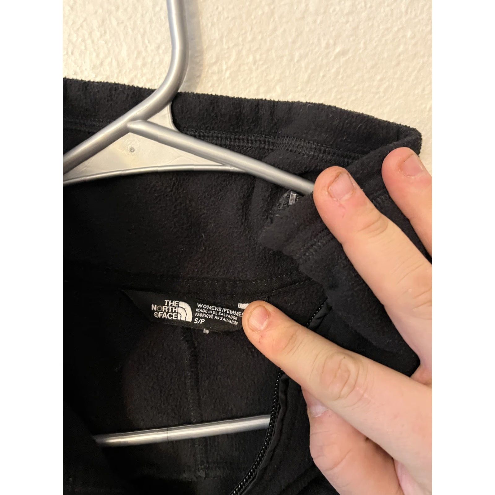 The North Face The North Face Hooded Fleece Jacket Small Black Women Jacket Hooded Fleece Lightweight Zip Pullover Casual Outdoor Logo 90s (adjusted?) Size S / US 4 / IT 40 - 2 Thumbnail