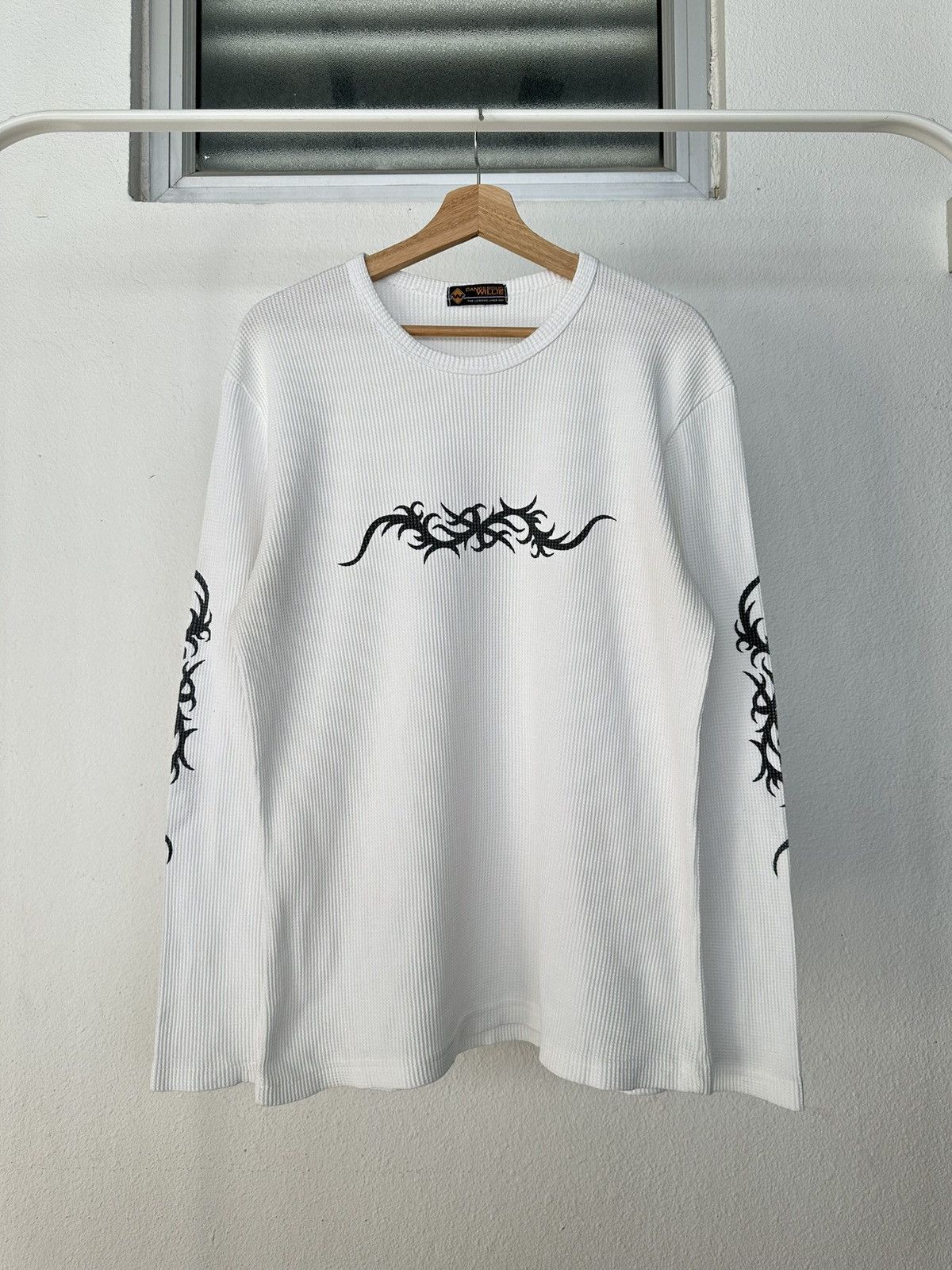 Beauty Beast Late 90's Dangerous Willie tribal thermal long sleeve Size US M / EU 48-50 / 2 - 6 Thumbnail