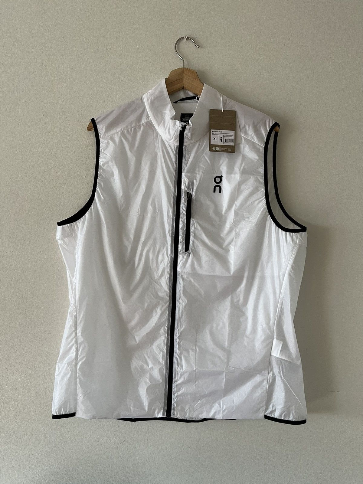 On On Cloud On Weather Vest White and black jacket Size US XL / EU 56 / 4 - 1 Thumbnail