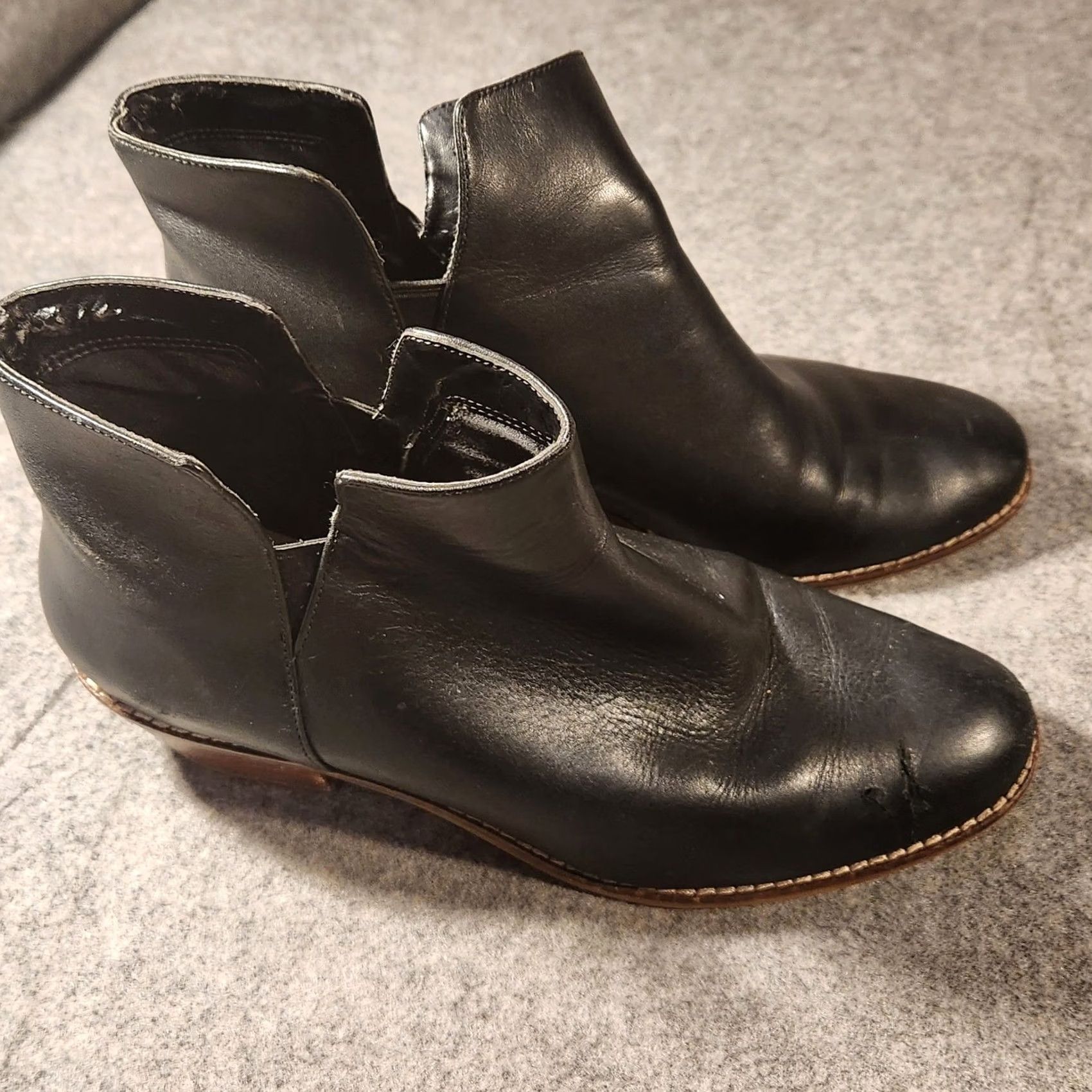 Cole Haan VINTAGE Cole Haan Black Leather Ankle Boots Women's Size 9.5 B Side Zip Low Heel Boots Size US 10 / IT 40 - 4 Thumbnail