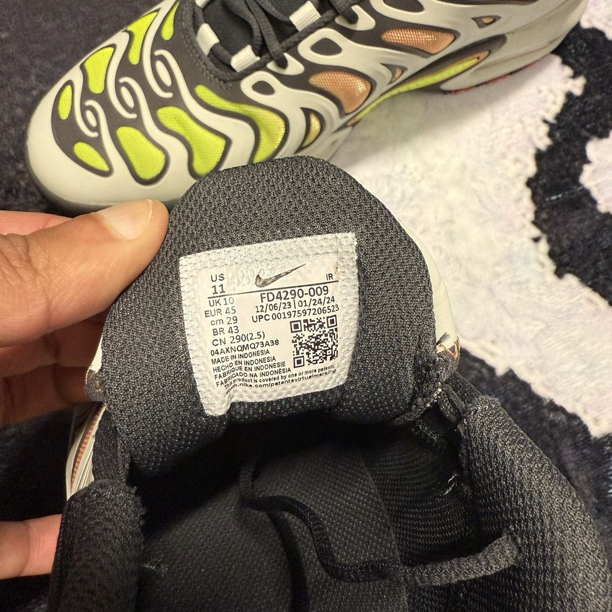 Nike Nike Air Max Plus Drift Light Silver Volt Size US 10 / EU 43 - 6 Thumbnail