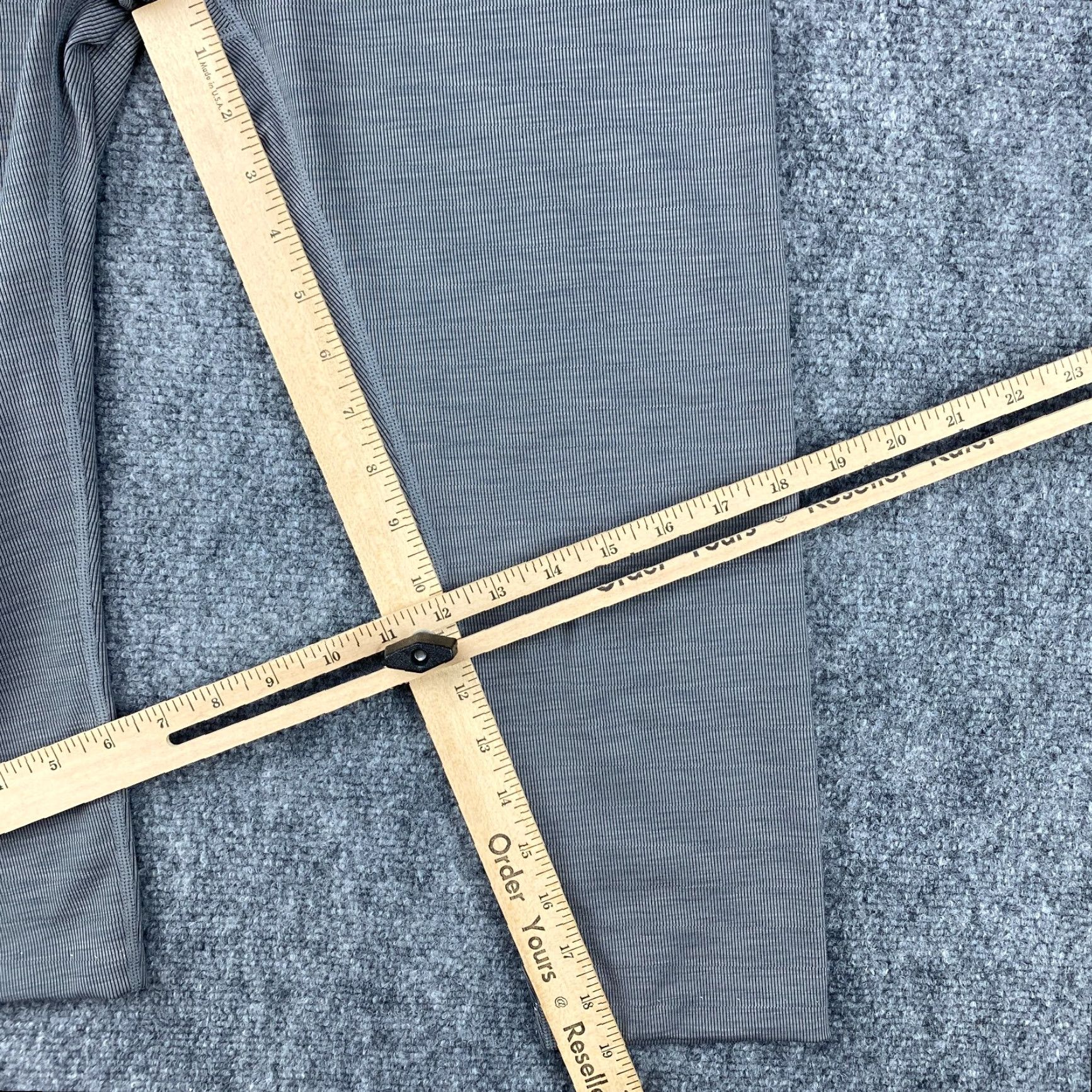 Vuori Vuori Leggings Womens 27 Gray Striped Capri Crop Pull-On Stretch Modified Hem Shirt Size 27" / US 4 / IT 40 - 6 Thumbnail