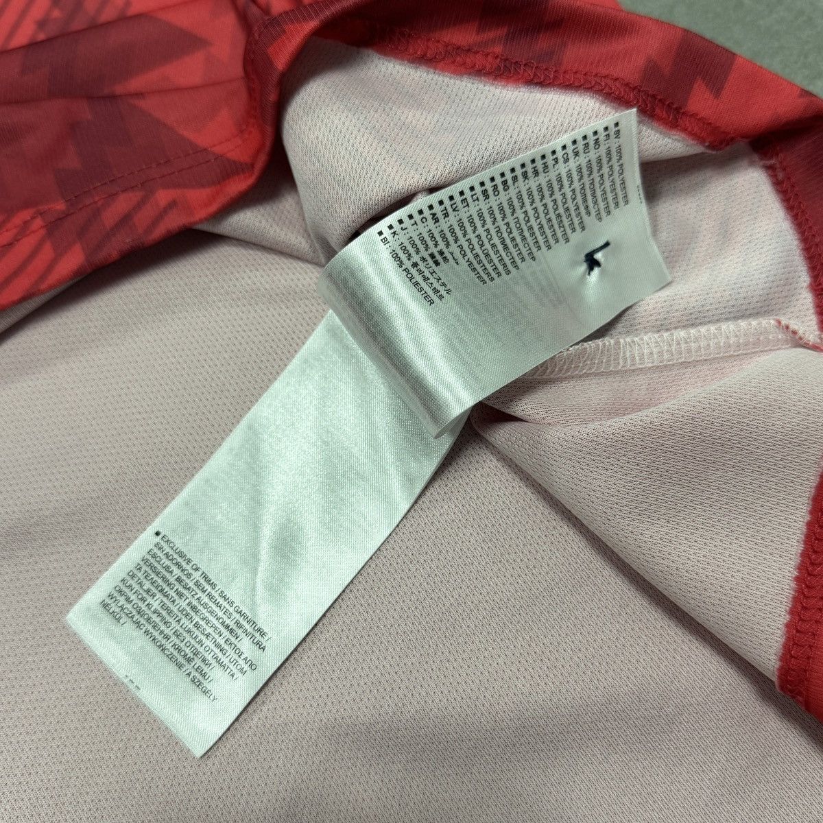 Umbro Umbro England National Team 2018 Retro Soccer Jersey Size L Size US L / EU 52-54 / 3 - 13 Thumbnail