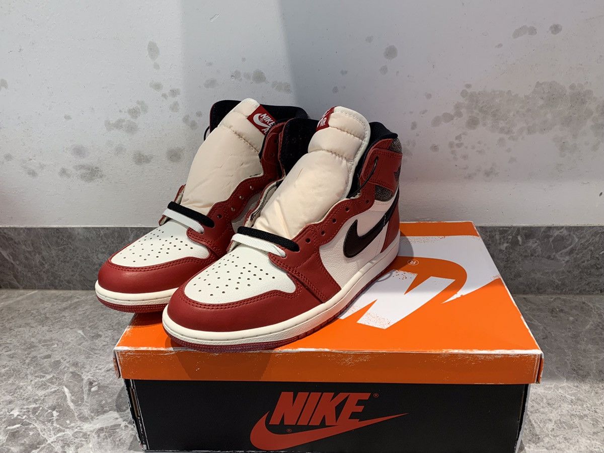 Jordan Brand Air Jordan 1 Retro High OG Chicago Lost and Found Size US 8.5 / EU 41-42 - 1 Thumbnail