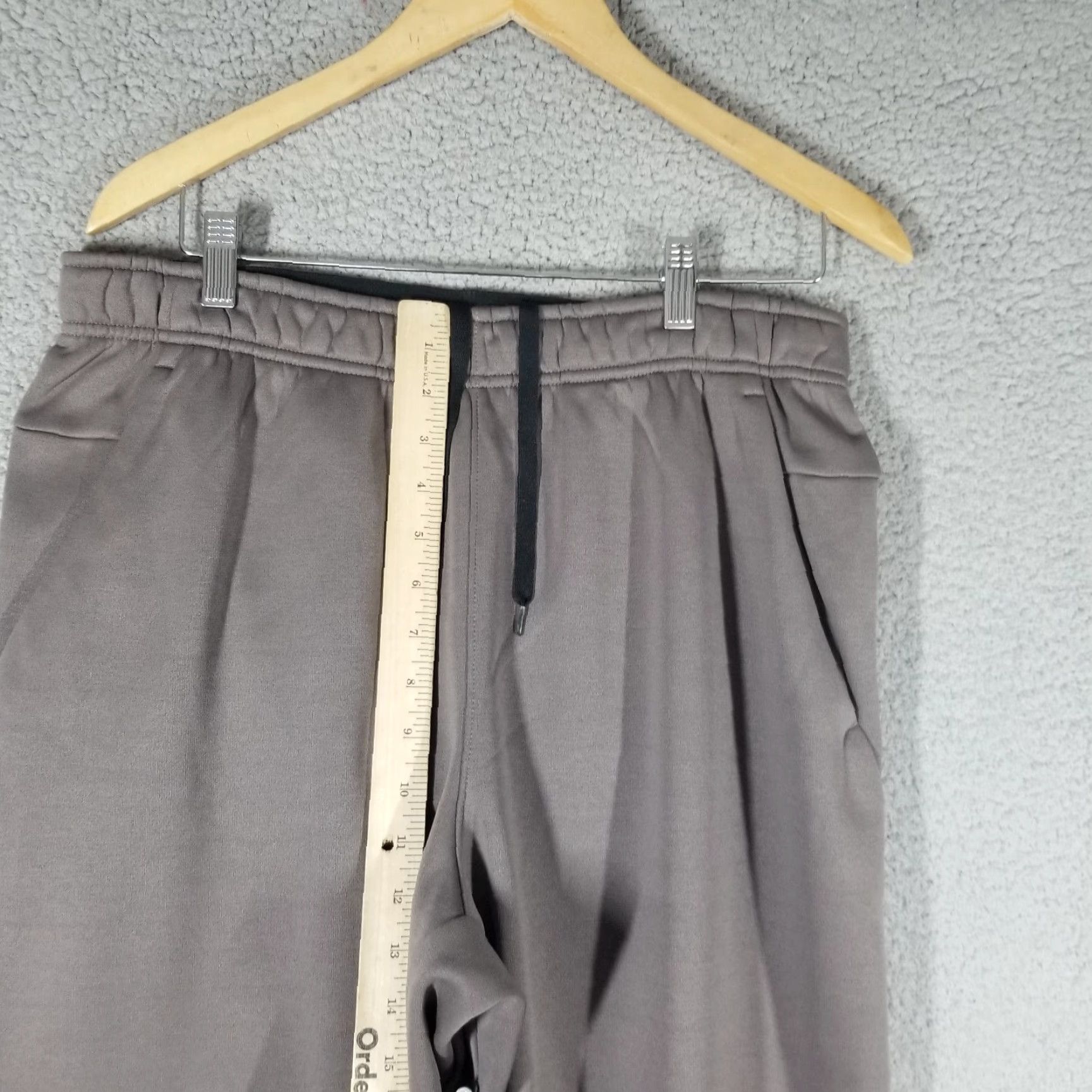 Nike Nike Therma Fit Pants Mens Medium Fleece Sweatpants Logo NWT 100% Polyester Gray Classic Regular Inseam 29 in Tapered Style Activewear Office: None Size US 31 - 7 Thumbnail