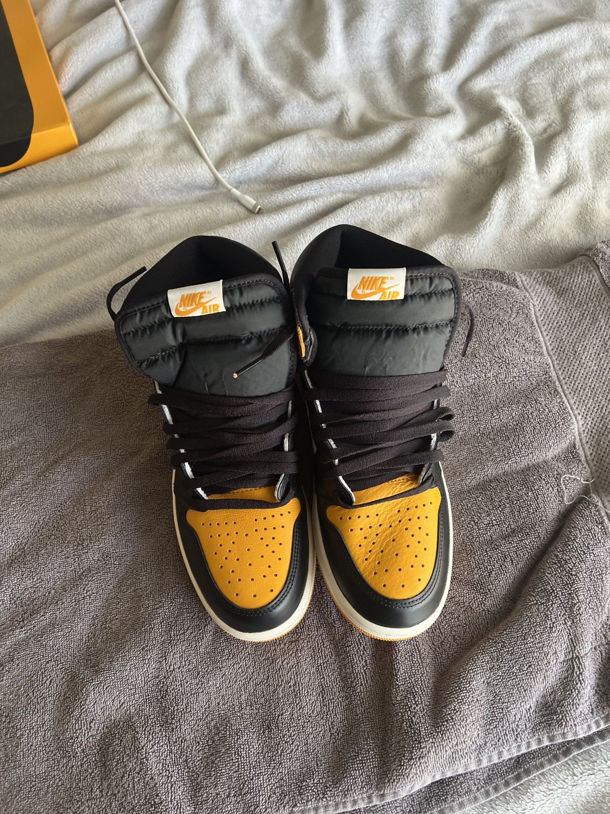 Jordan Brand × Nike Air Jordan Retro High Og ‘Yellow Toe’ Size US 10 / EU 43 - 3 Thumbnail