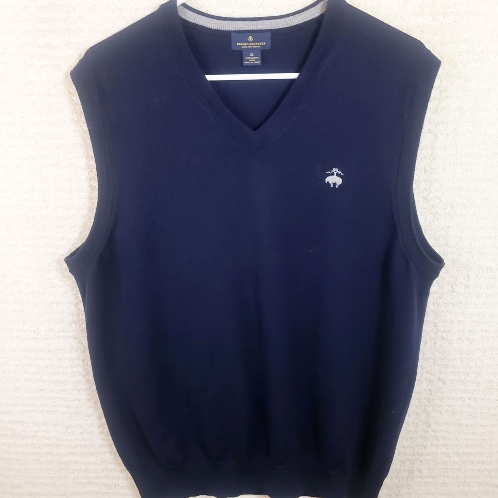 Brooks Brothers Brooks Brothers 100% Merino Wool Navy V-neck Sweater Vest Mens XL Solid Knit Sleeveless Classic Pattern Vintage: No Size US XL / EU 56 / 4 - 2 Thumbnail