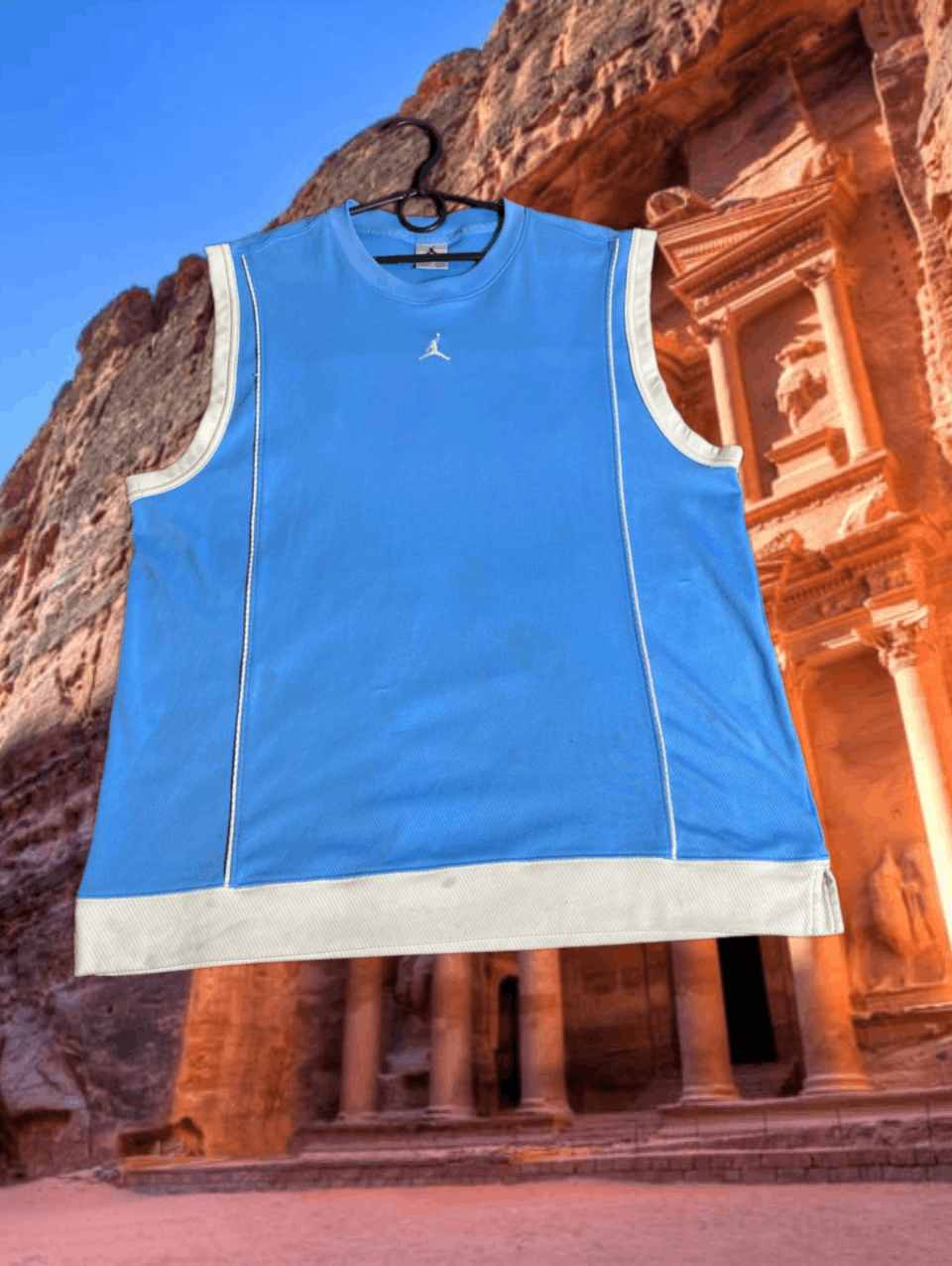 Jordan Brand × Nike × Vintage Nike Tank Top Jordan Vintage Mini Center Logo Y2k Style Size US L / EU 52-54 / 3 - 1 Thumbnail