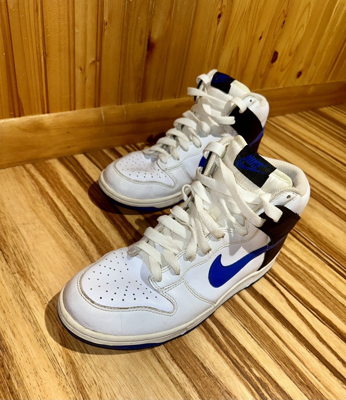 Nike 2008 Nike White Black and Blue Accents Size 9 Size US 9 / EU 42 - 6 Thumbnail