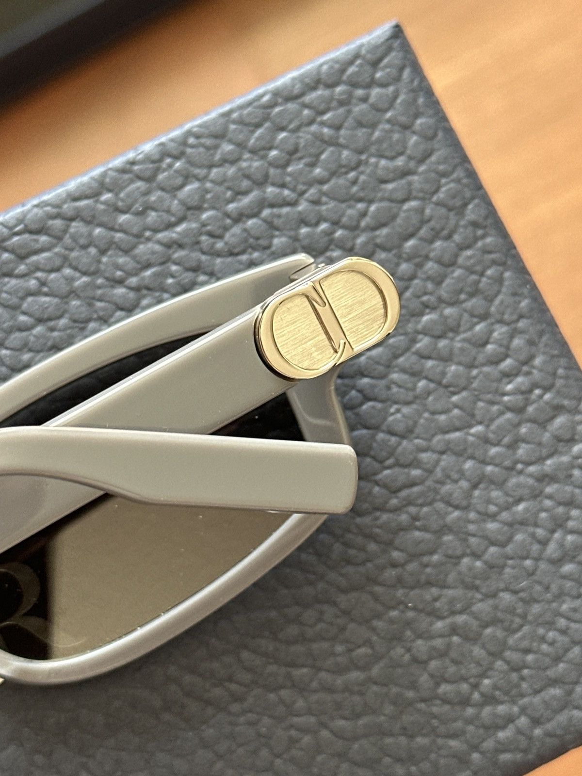Dior Dior Icon Grey Sunglasses Size ONE SIZE - 12 Thumbnail
