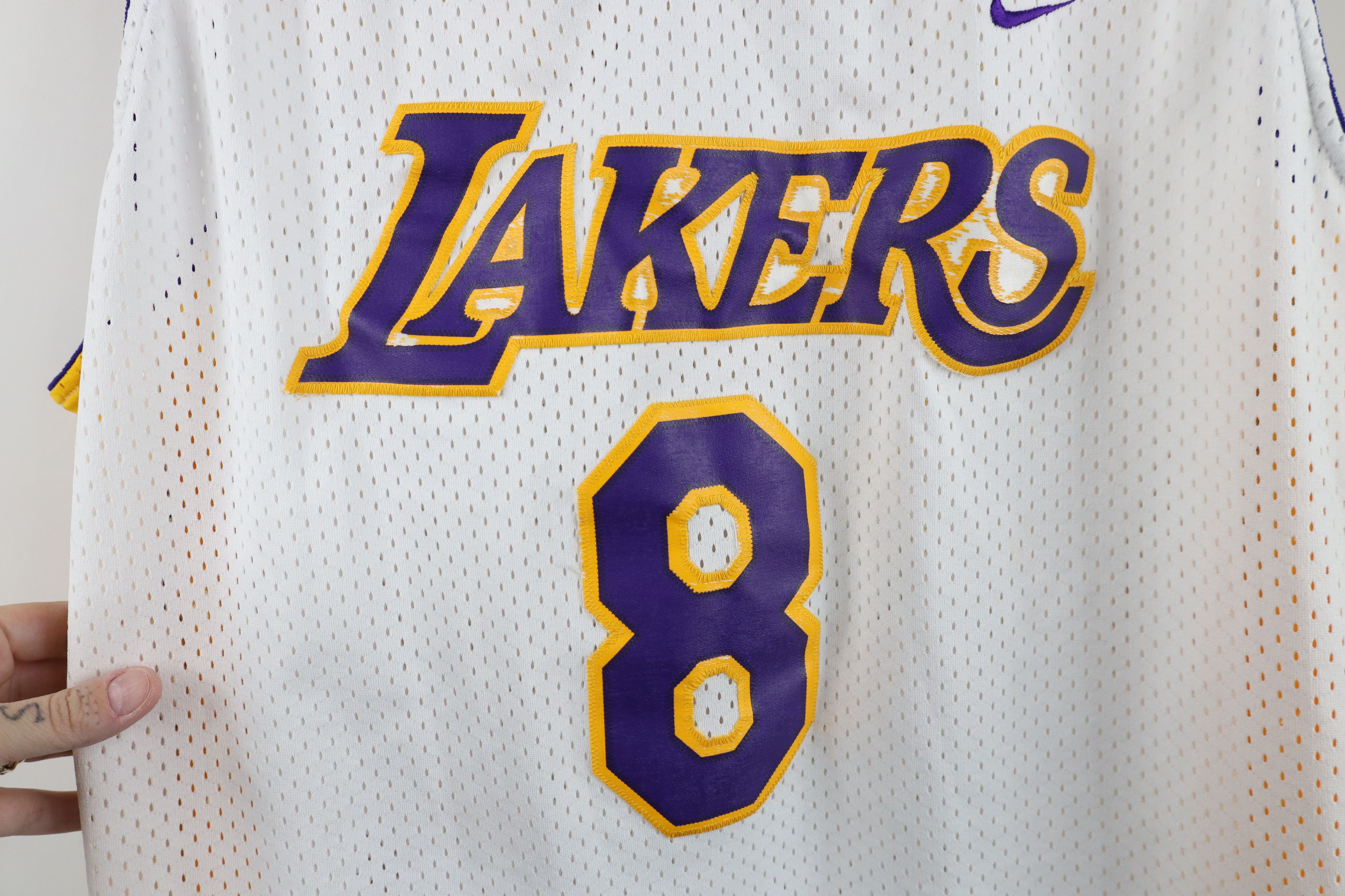 Nike Vintage Nike Los Angeles Lakers Basketball Jersey White #8 Size US XL / EU 56 / 4 - 5 Thumbnail